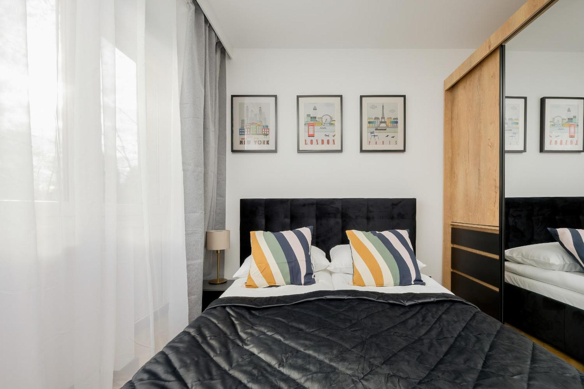 Modern Black & Wooden Apartment Warsaw Near The Airport By Noclegi Renters Varsóvia Exterior foto