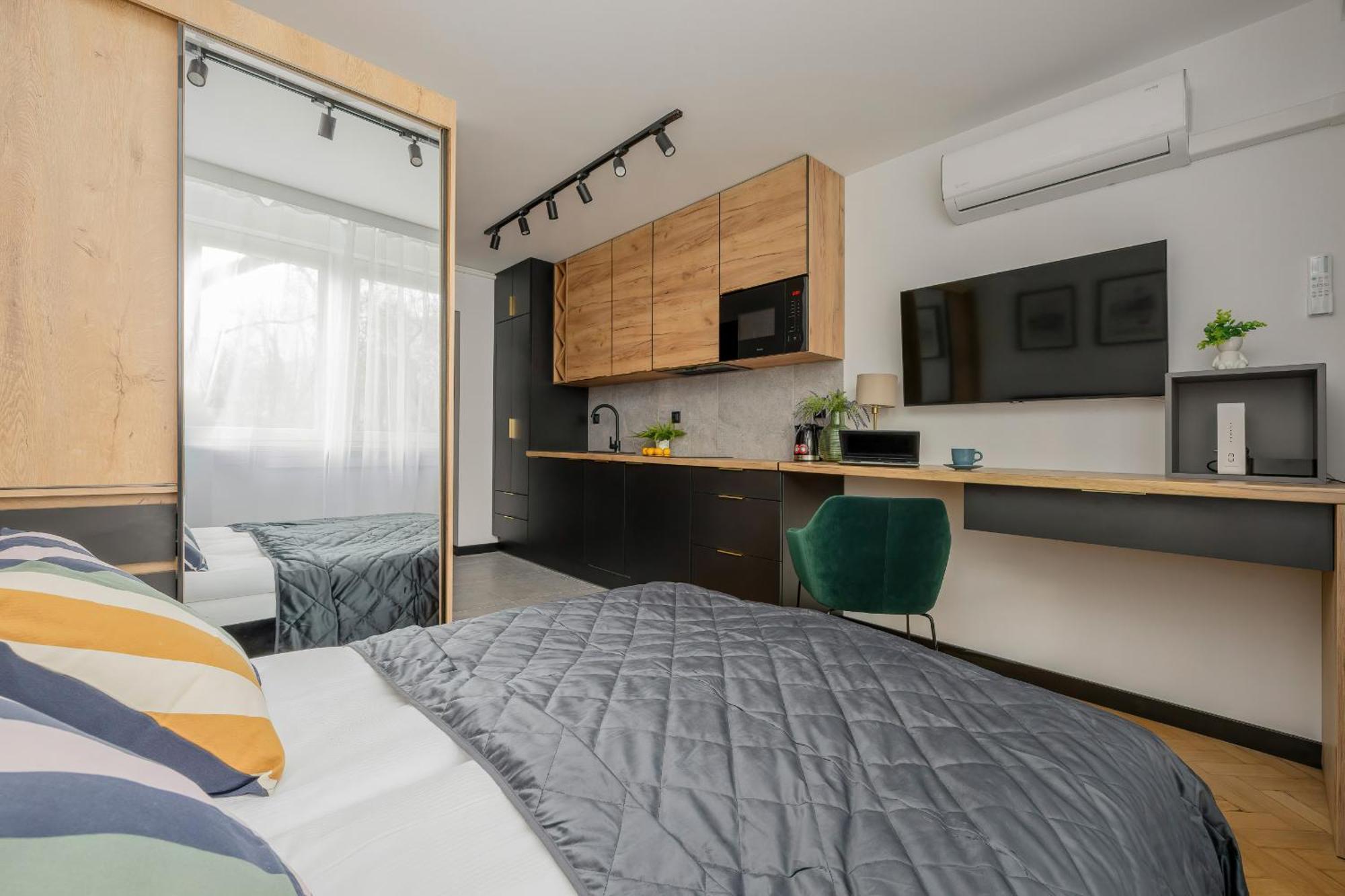 Modern Black & Wooden Apartment Warsaw Near The Airport By Noclegi Renters Varsóvia Exterior foto