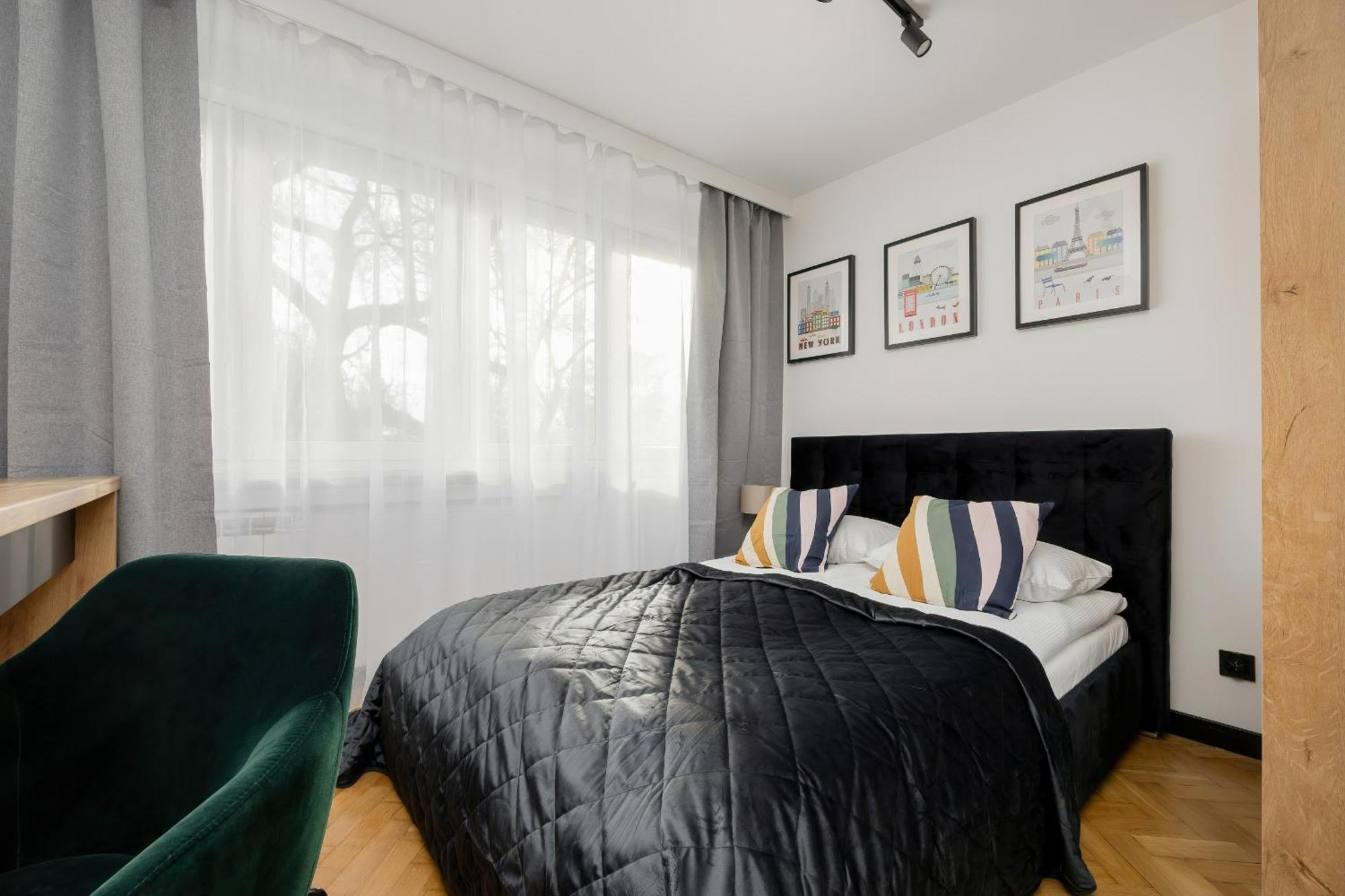 Modern Black & Wooden Apartment Warsaw Near The Airport By Noclegi Renters Varsóvia Exterior foto