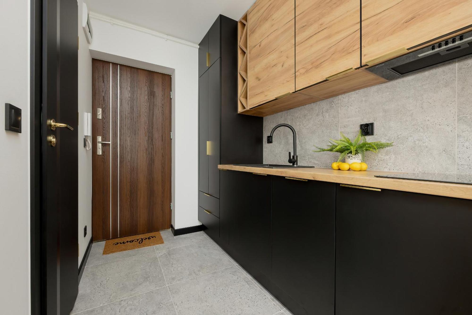 Modern Black & Wooden Apartment Warsaw Near The Airport By Noclegi Renters Varsóvia Exterior foto