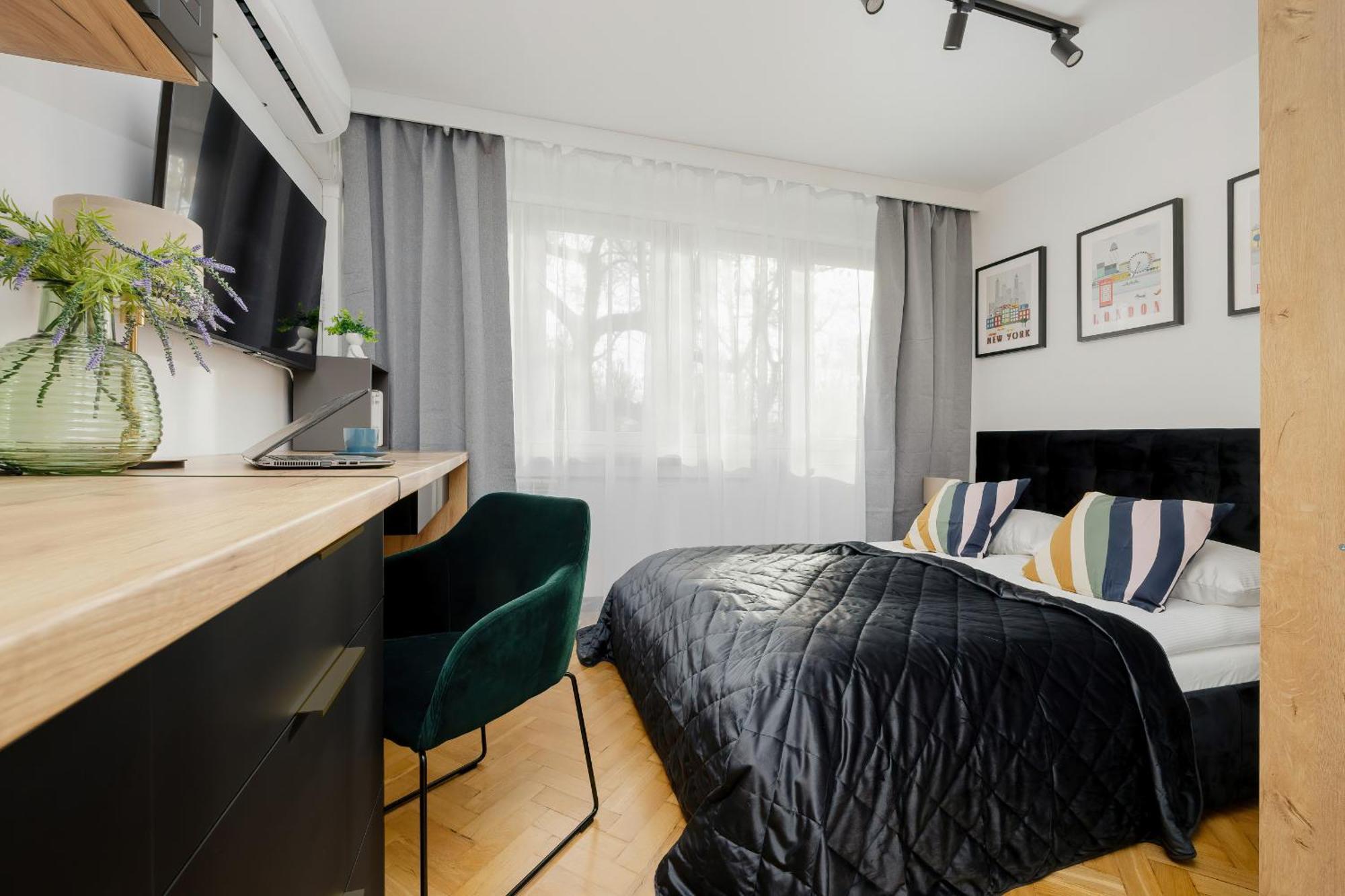Modern Black & Wooden Apartment Warsaw Near The Airport By Noclegi Renters Varsóvia Exterior foto